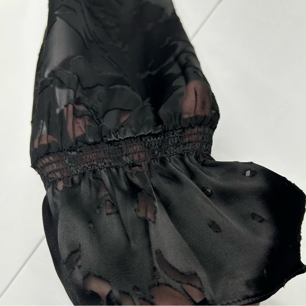 White House Black Market Black Burnout Blouse W 0 Sheer Sleeves SILK Blend - Picture 4 of 15